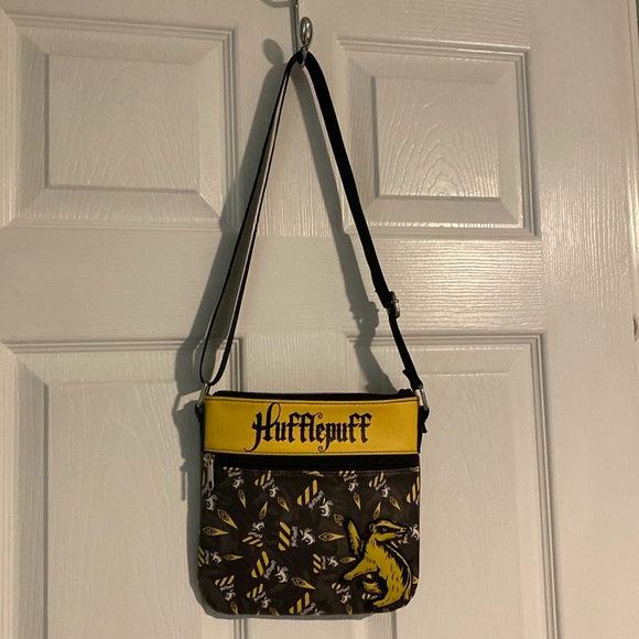 Hufflepuff cross-body purse - Picture 1 of 9